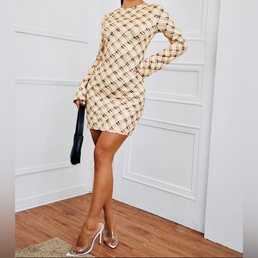 Plaid Dress with Flared Sleeves M
